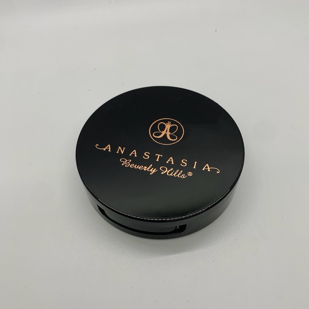 Anastasia Beverly Hills Riviera Illuminator